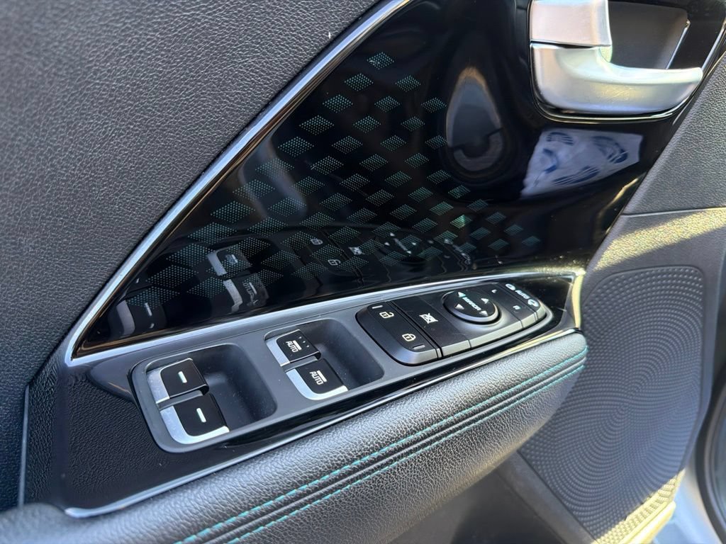 Certified 2022 Kia Niro EX Premium w/ Cold Weather Package FWD image 14