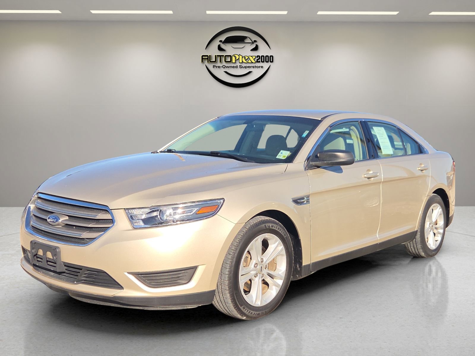Used 2018 Ford Taurus SE FWD image 3