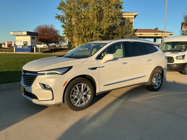 Used 2023 Buick Enclave Essence w/ Experience Buick Package AWD/4WD image 1