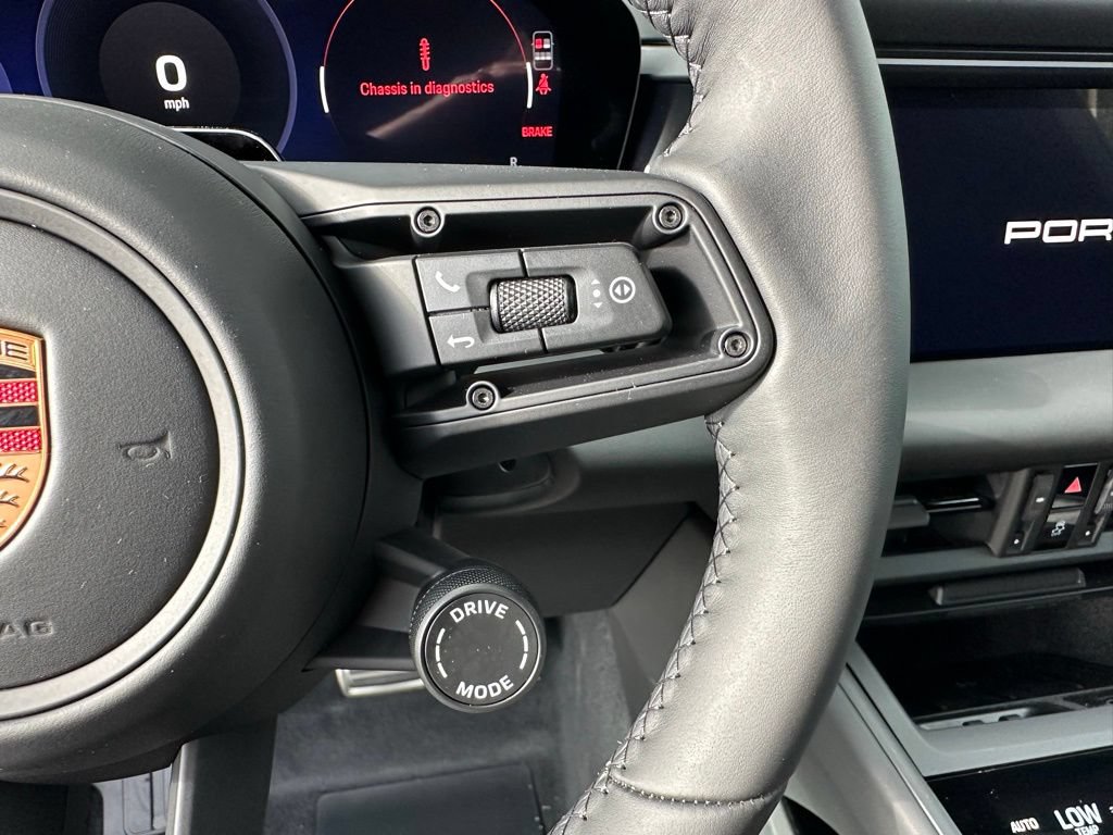 Used 2026 Porsche Macan Electric RWD image 17