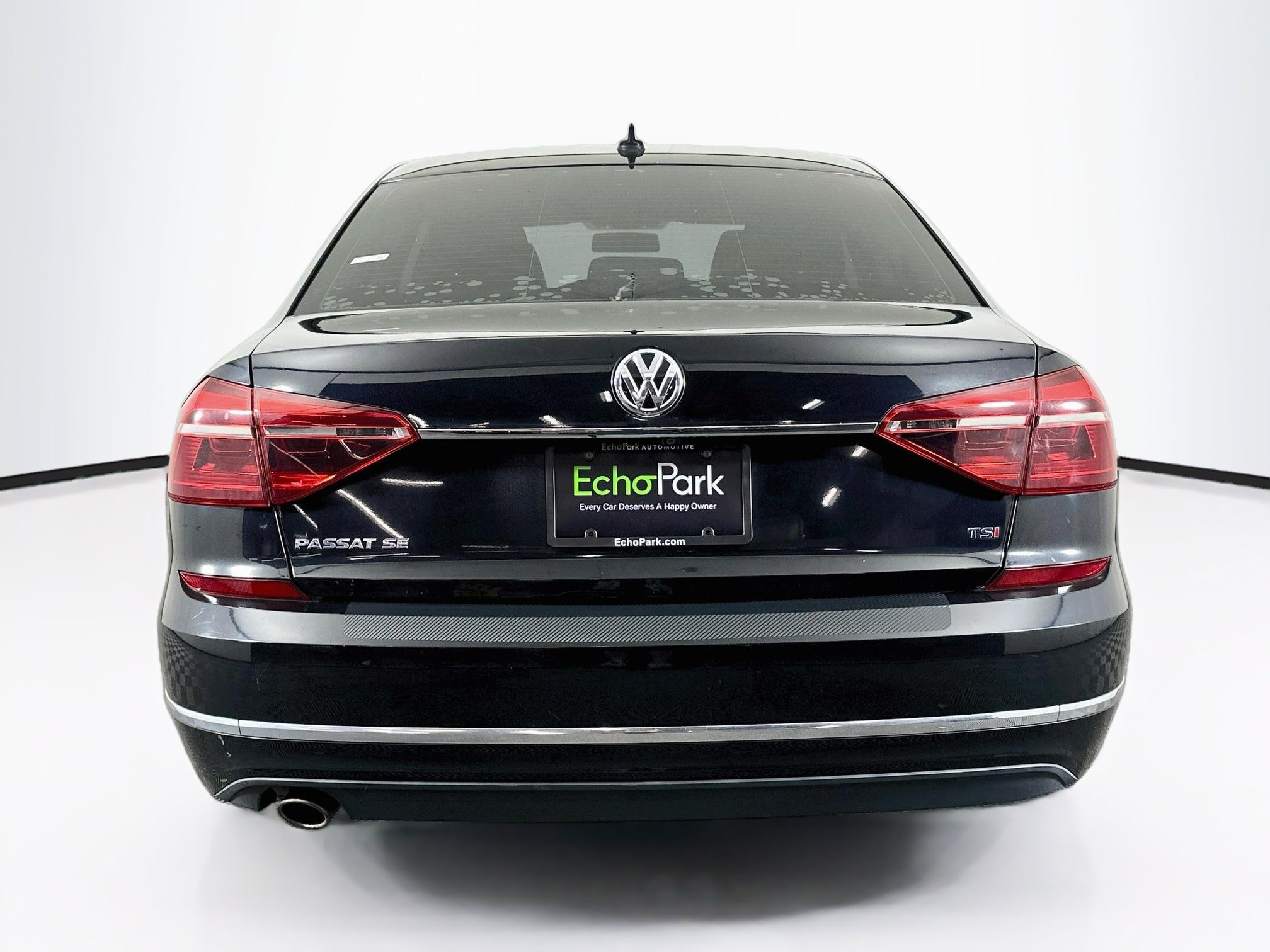 Used 2018 Volkswagen Passat 2.0T SE FWD image 7