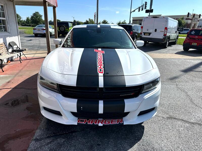 Used 2019 Dodge Charger SXT image 2