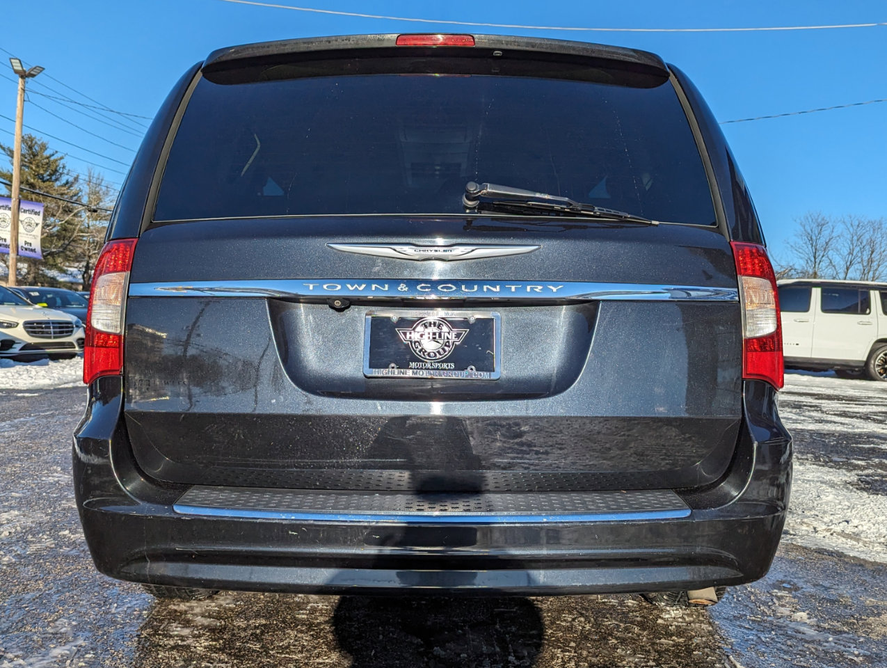 Used 2013 Chrysler Town & Country Touring image 9