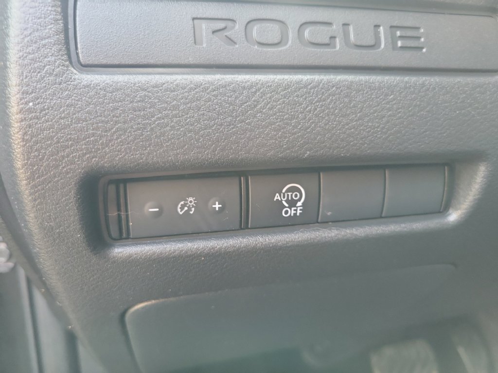 Used 2024 Nissan Rogue S FWD image 23