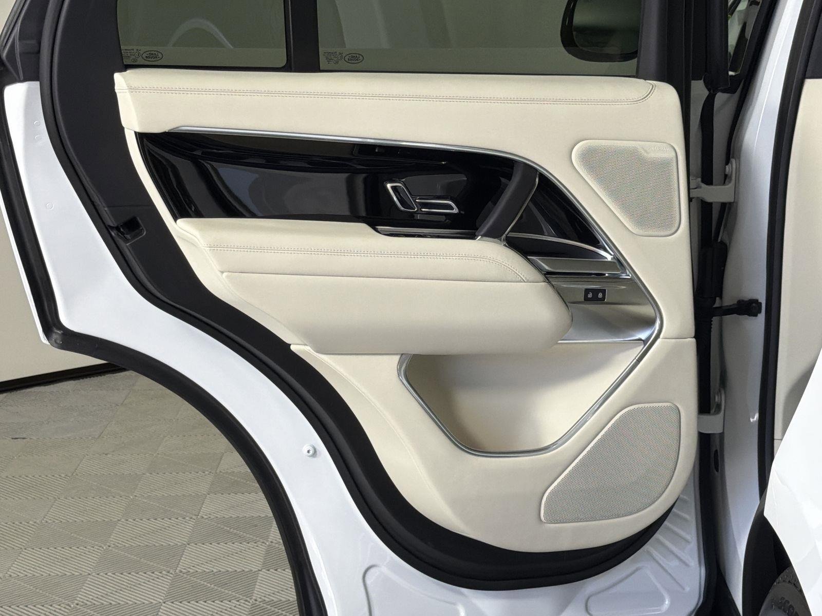 New 2025 Land Rover Range Rover SE image 26