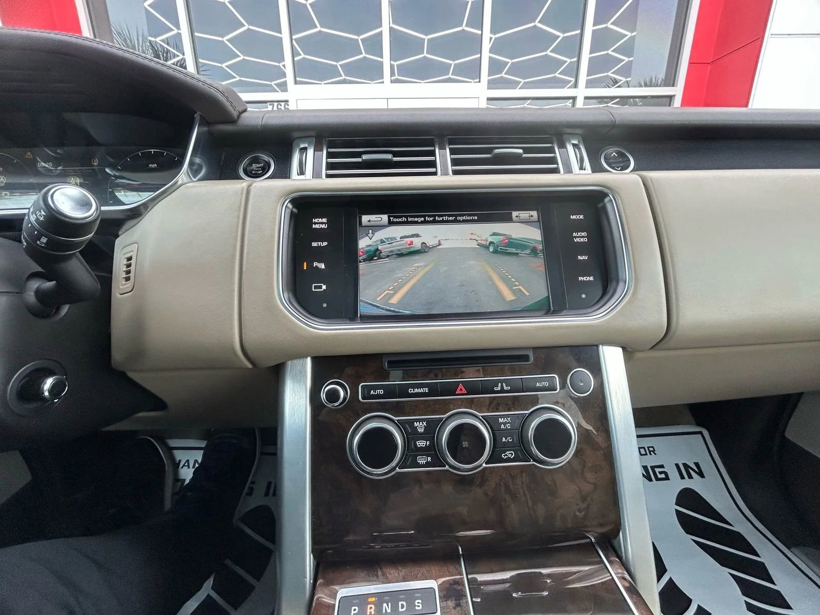 Used 2015 Land Rover Range Rover HSE image 14