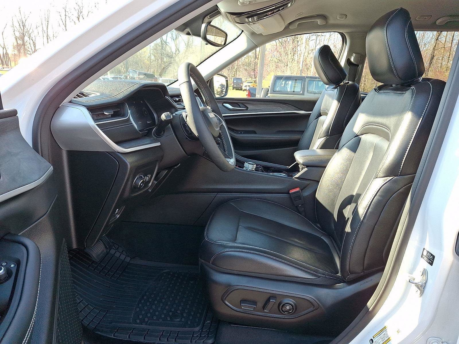 Certified 2023 Jeep Grand Cherokee Limited AWD/4WD image 14