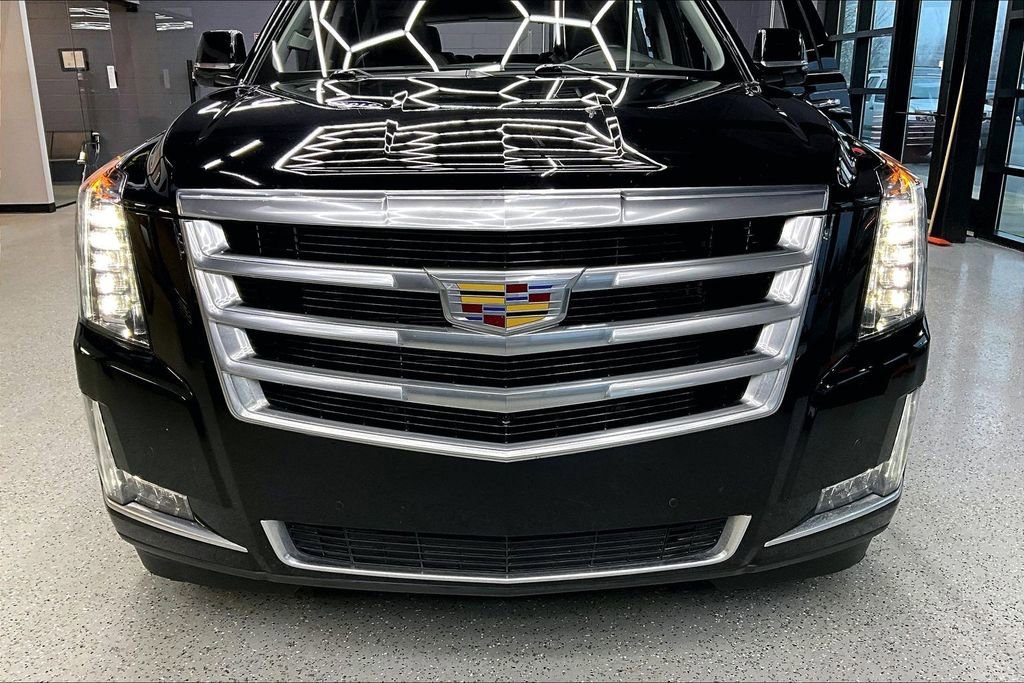 Used 2016 Cadillac Escalade Luxury image 35