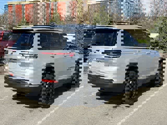 Used 2023 Jeep Grand Cherokee L Laredo image 37