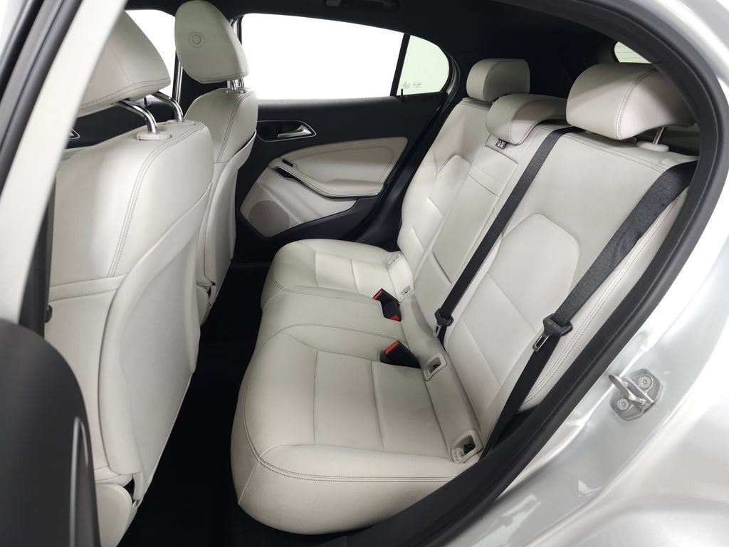 Used 2020 Mercedes-Benz GLA 250 4MATIC image 31