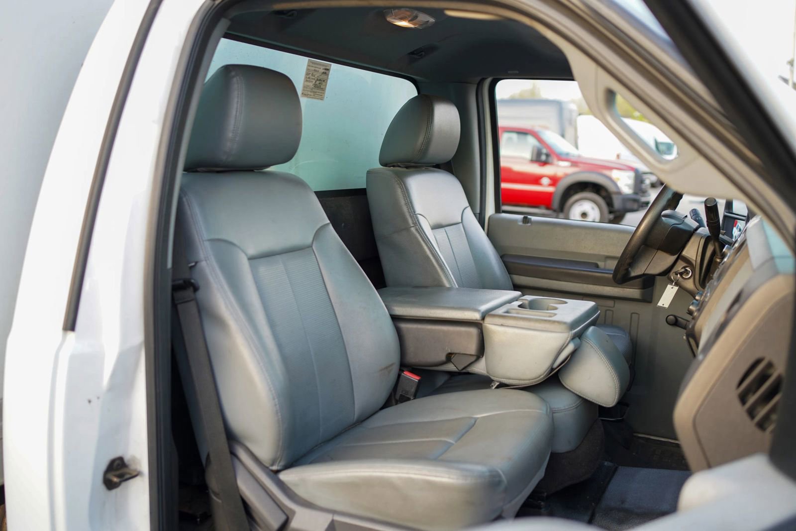 Used 2015 Ford F550 2WD Regular Cab Super Duty image 27