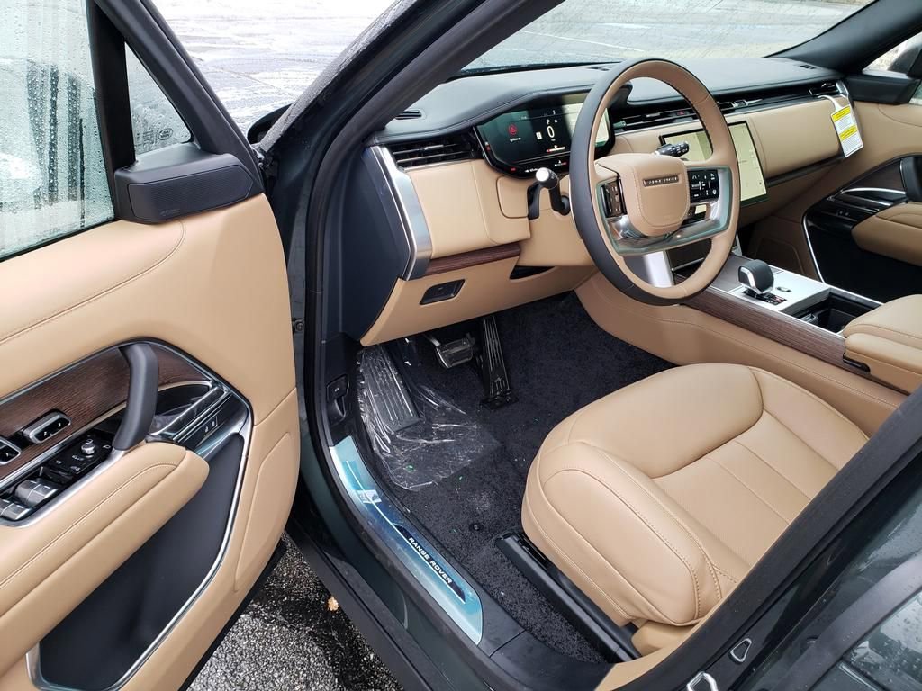 New 2025 Land Rover Range Rover SE image 9