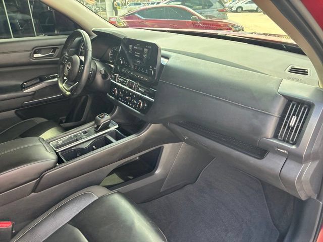 Used 2024 Nissan Pathfinder SL FWD image 12