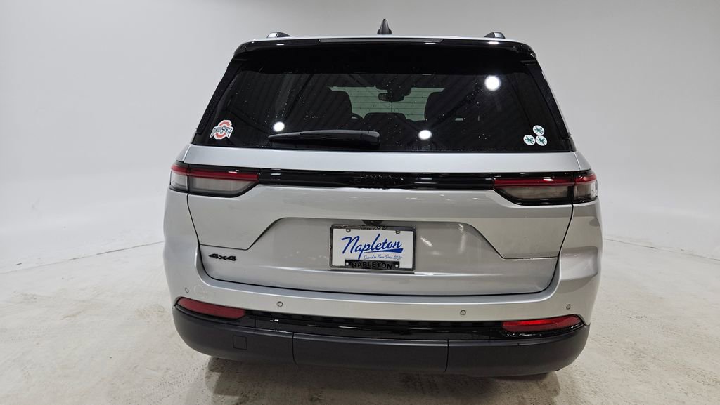 Used 2023 Jeep Grand Cherokee Altitude image 8