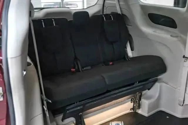 Used 2018 Chrysler Pacifica Touring Plus w/ Tire & Wheel Group FWD image 37