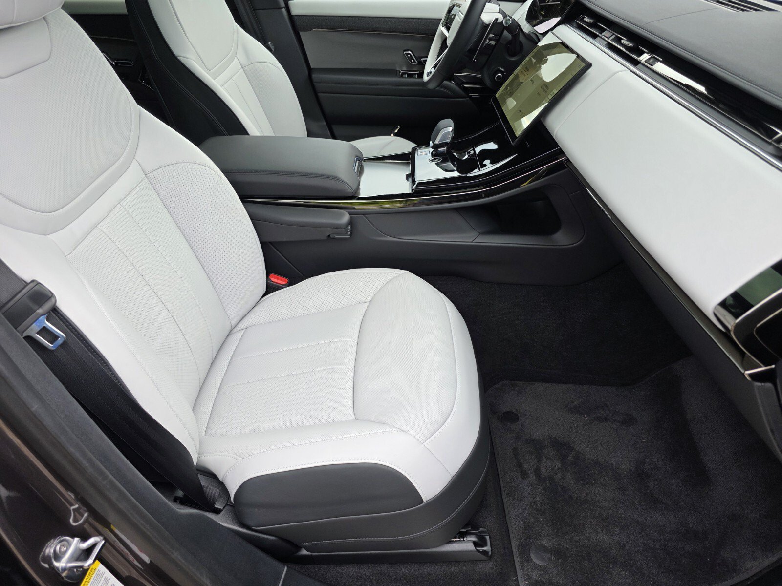 Certified 2025 Land Rover Range Rover Sport Dynamic SE AWD/4WD image 3