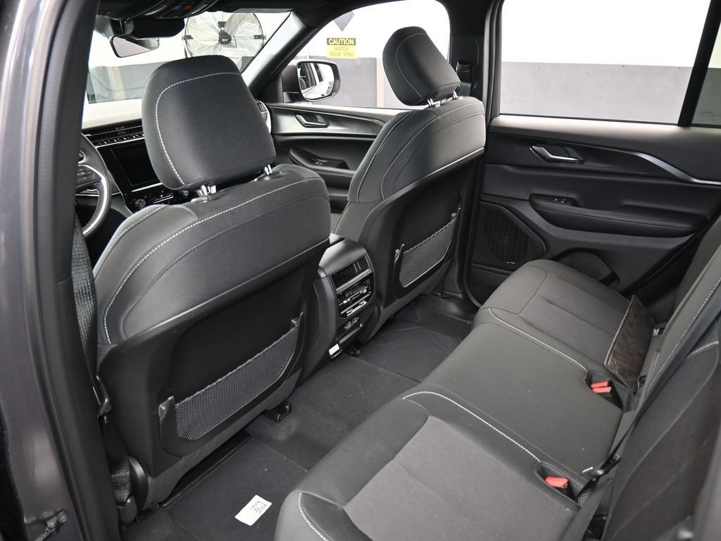 New 2026 Jeep Grand Cherokee Laredo X AWD/4WD image 30