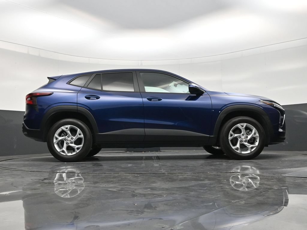 Used 2024 Chevrolet Trax LS w/ LS Convenience Package FWD image 24