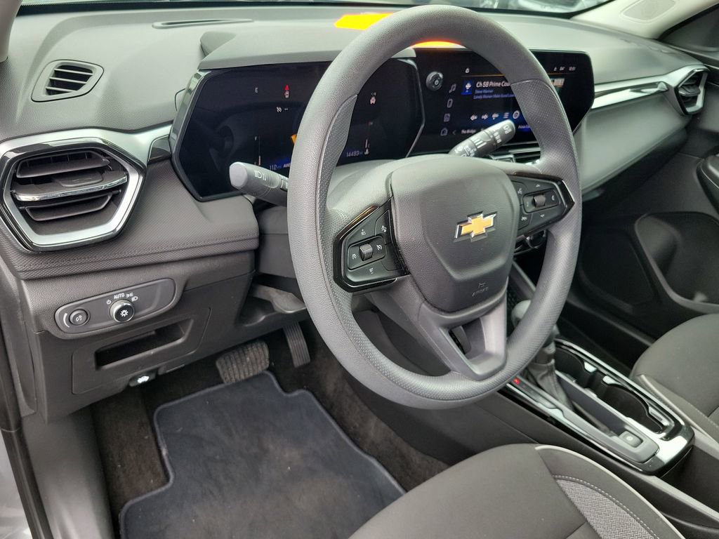 Used 2024 Chevrolet TrailBlazer LT w/ Driver Confidence Package AWD/4WD image 18
