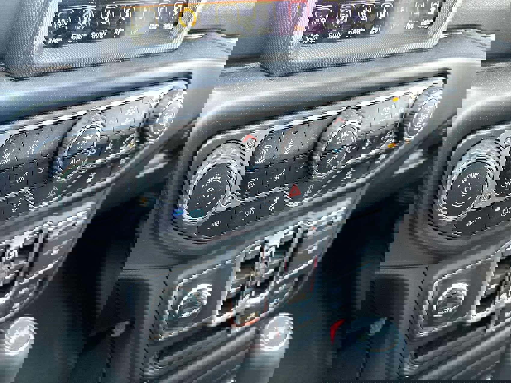 New 2023 Jeep Wrangler Sahara w/ Cold Weather Group image 19