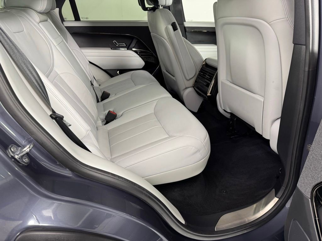 Used 2023 Land Rover Range Rover Sport SE AWD/4WD image 31