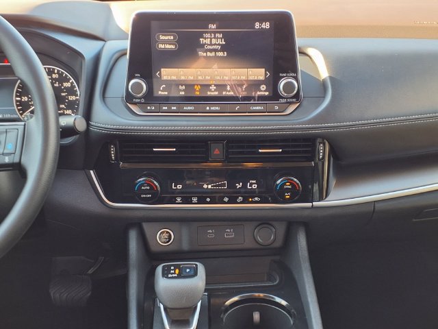 Used 2022 Nissan Rogue SV FWD image 8