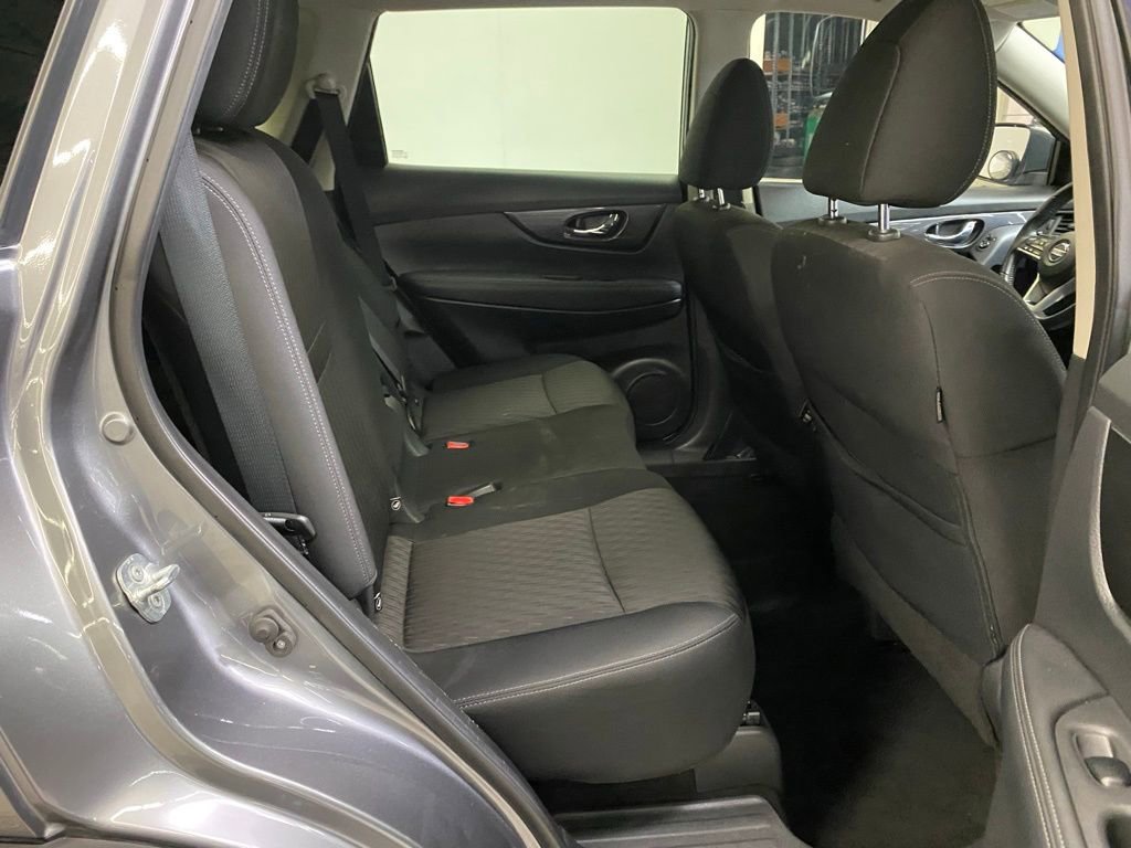 Used 2018 Nissan Rogue SV AWD/4WD image 12