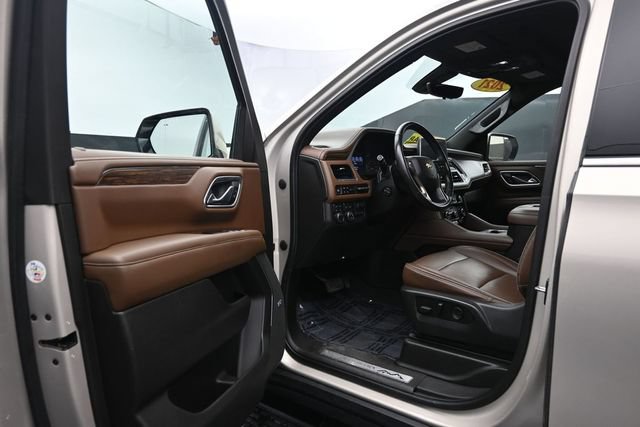 Used 2021 Chevrolet Tahoe High Country w/ Premium Package AWD/4WD image 12