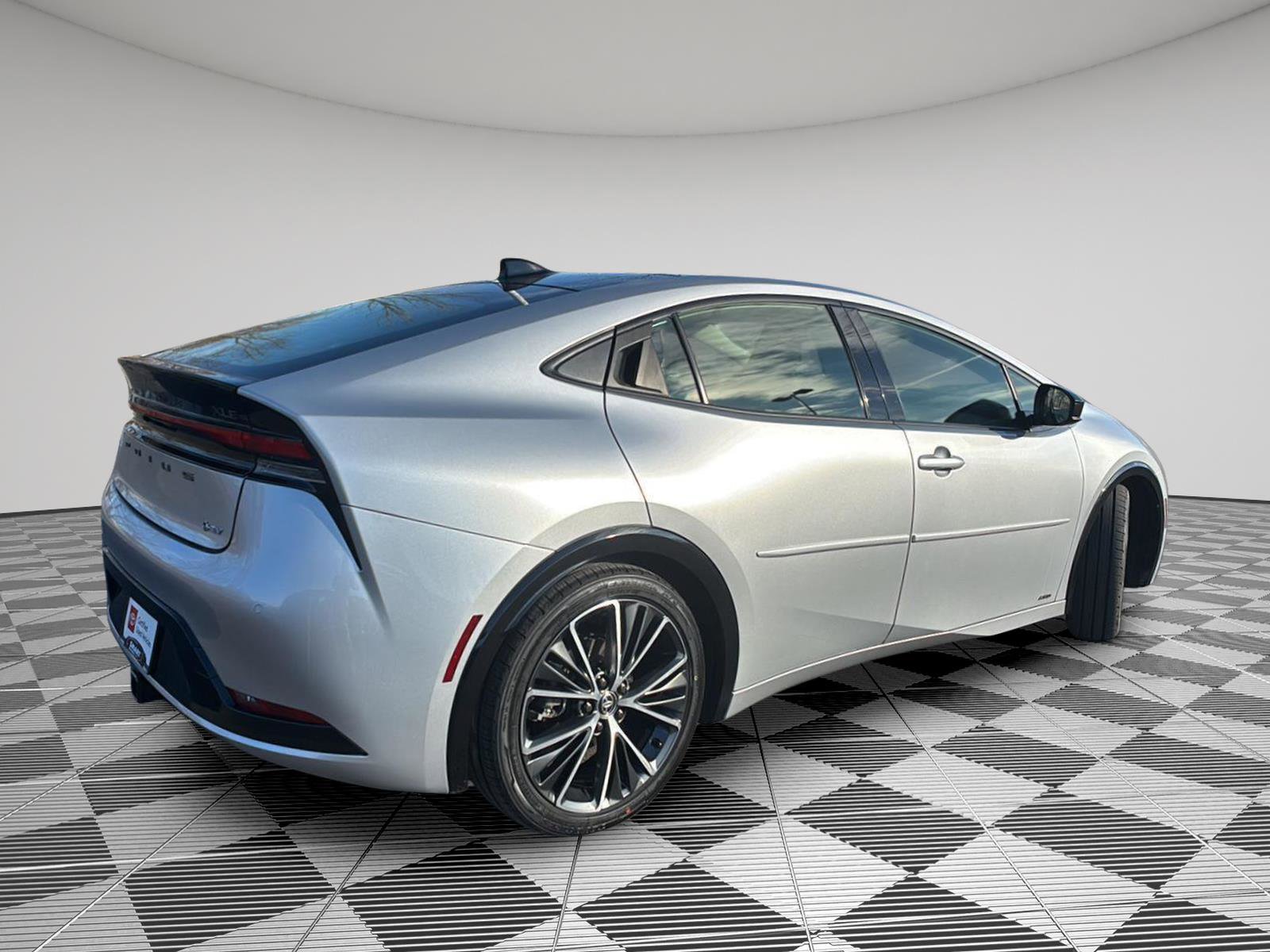 Used 2023 Toyota Prius XLE image 6