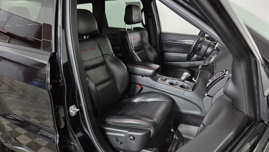 Used 2019 Jeep Grand Cherokee Trailhawk w/ Trailhawk Luxury Group AWD/4WD image 38