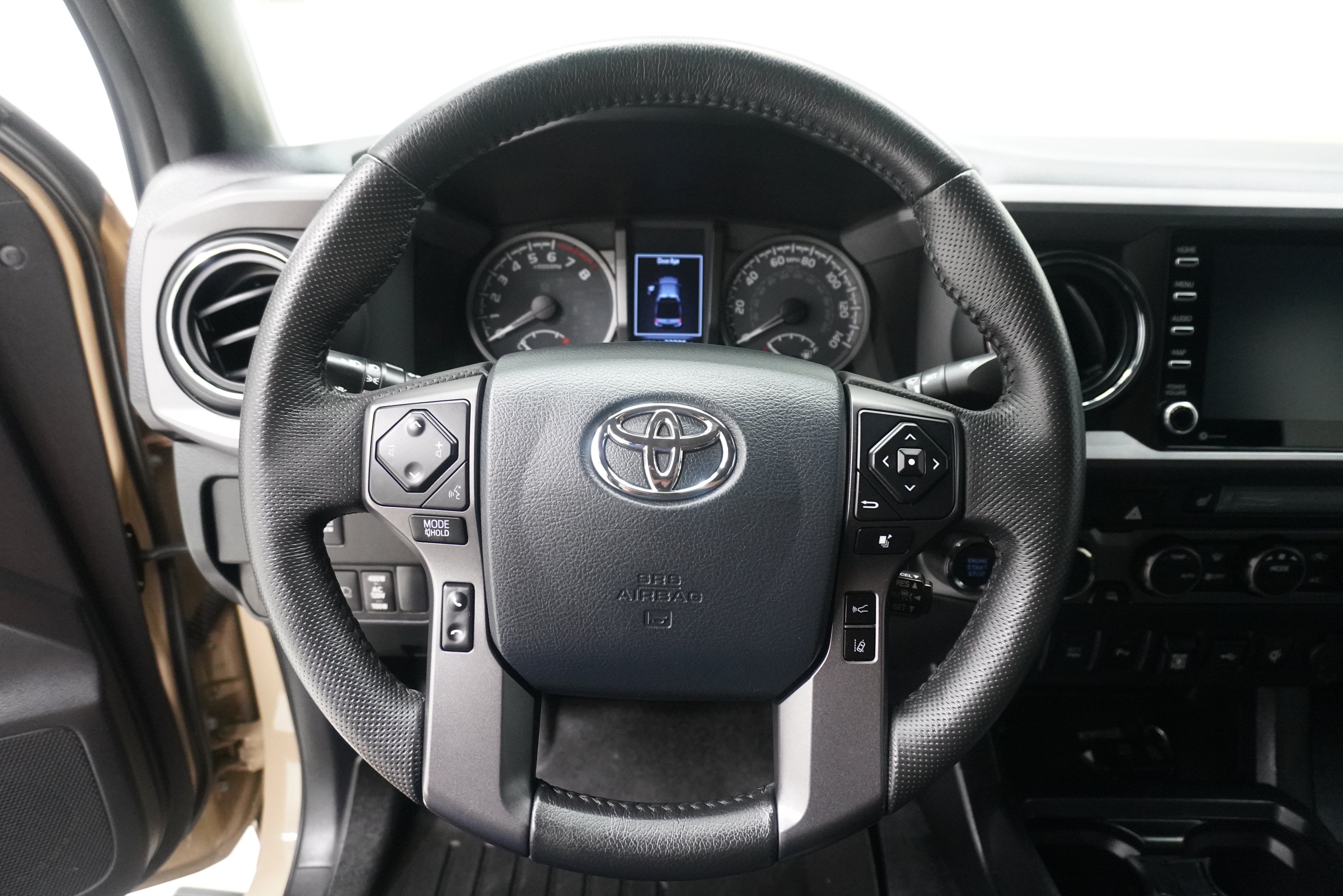 Used 2020 Toyota Tacoma TRD Off-Road w/ Advanced Technology Package AWD/4WD image 15