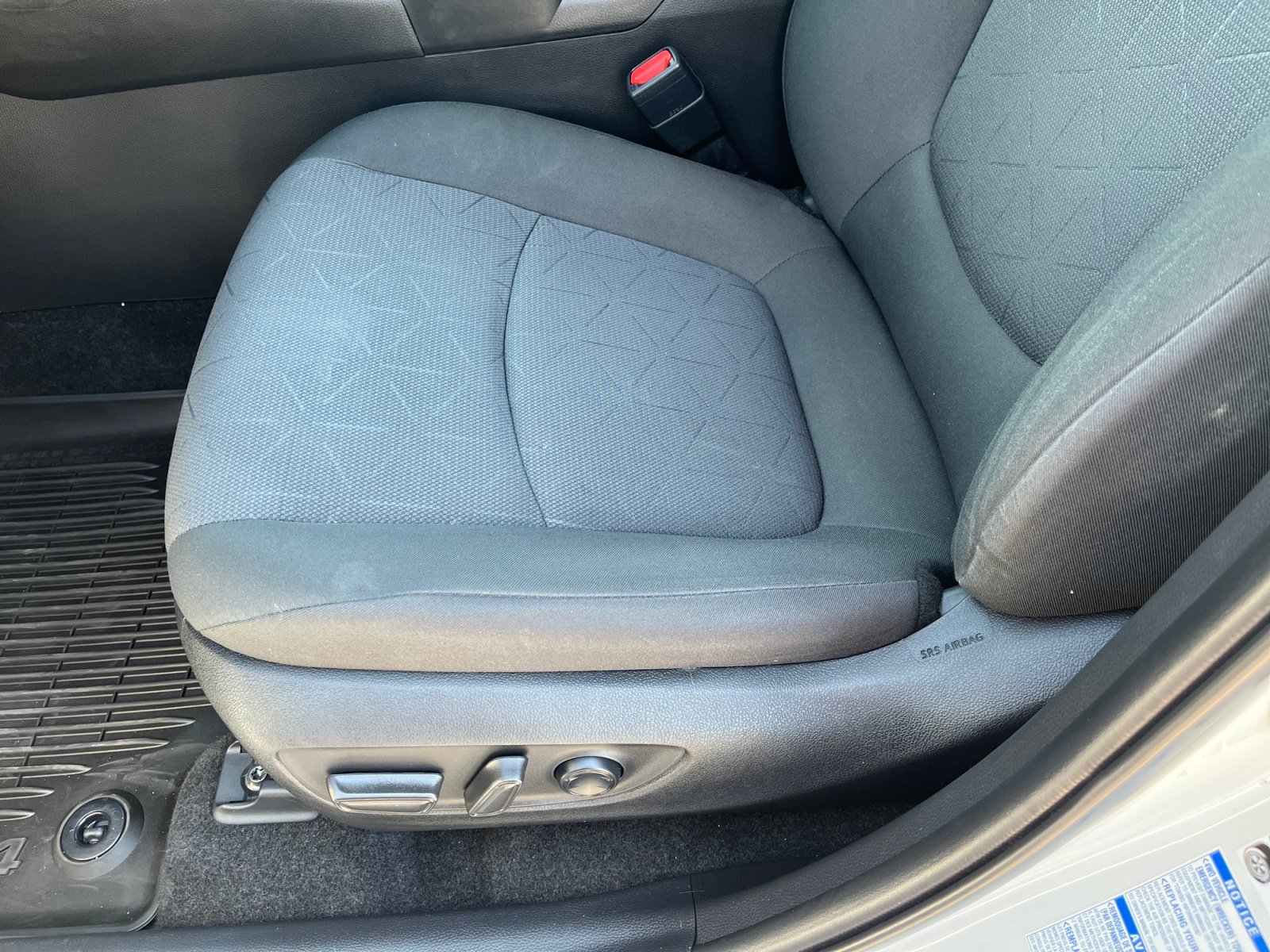 Used 2022 Toyota RAV4 XLE AWD/4WD image 14