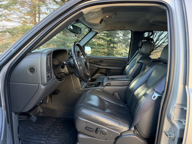 Used 2005 GMC Sierra 2500 SLT w/ Heavy-Duty Power Package AWD/4WD image 9