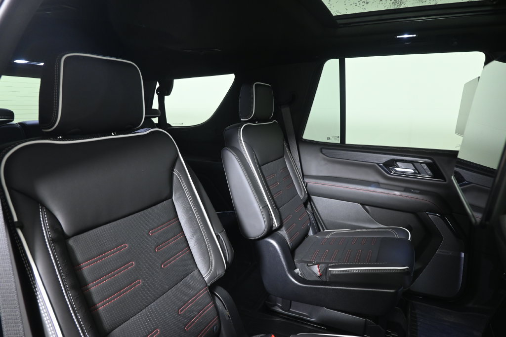 Used 2025 GMC Yukon AT4 Ultimate w/ LPO, Floor Liner Package AWD/4WD image 31