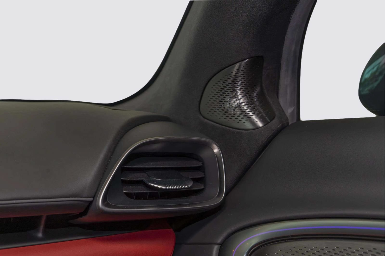 Used 2023 McLaren Artura RWD image 17