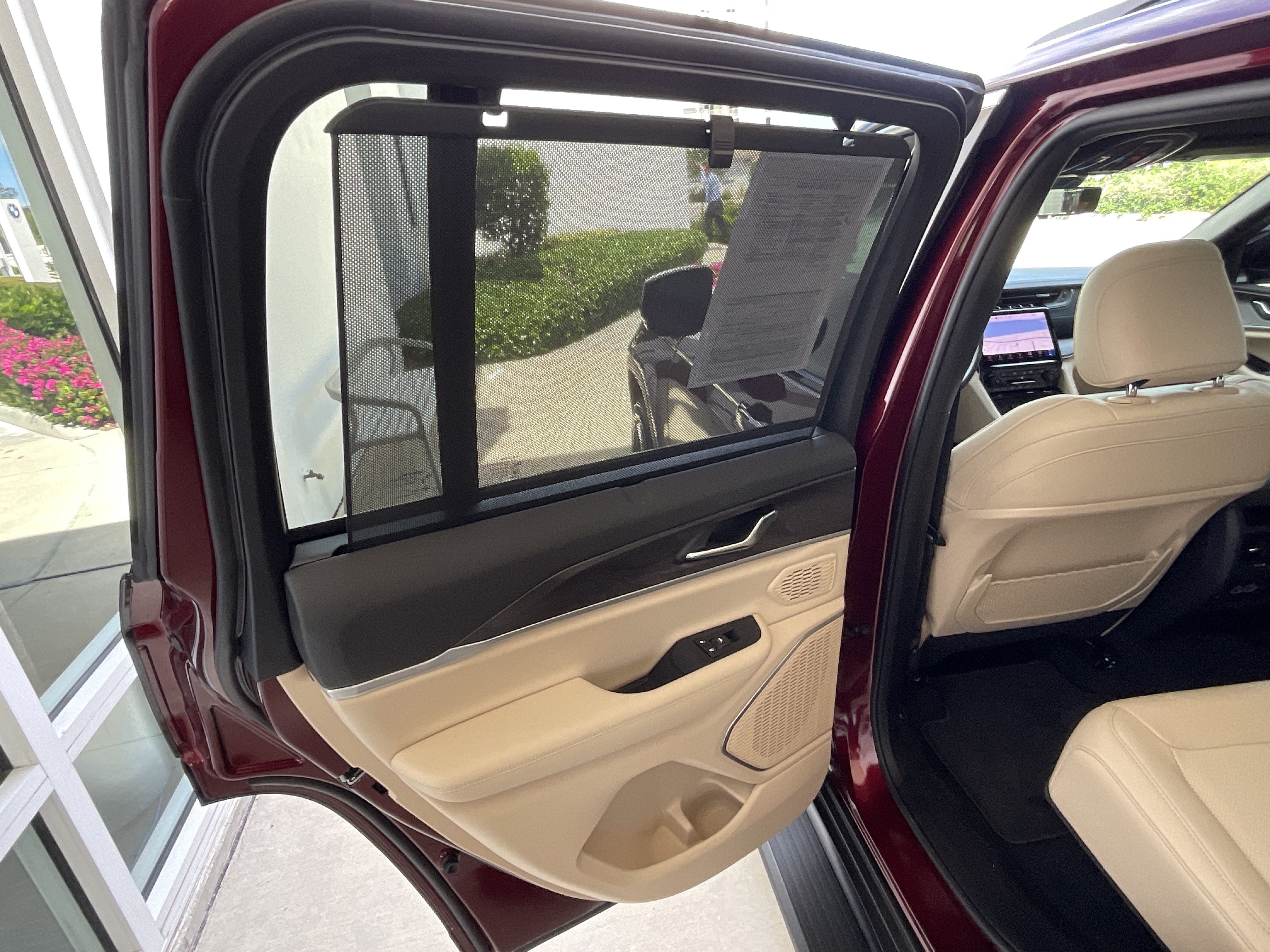 Used 2025 Jeep Grand Cherokee Limited w/ Luxury Tech Group II AWD/4WD image 21