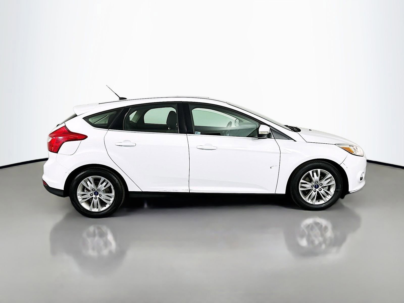 Used 2012 Ford Focus SEL FWD image 9