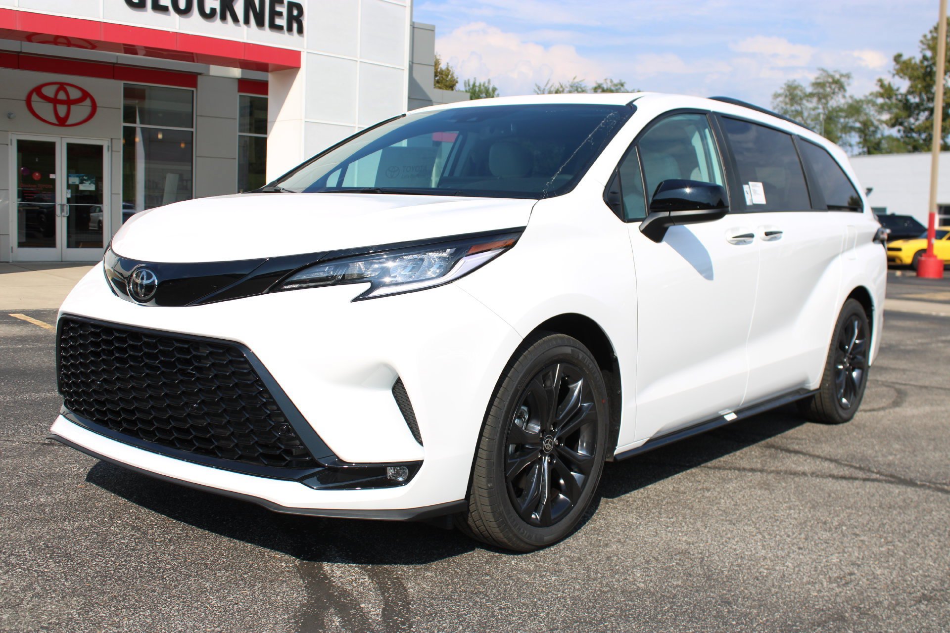 New 2026 Toyota Sienna XSE FWD image 2