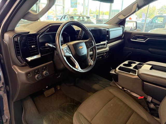 Used 2022 Chevrolet Silverado 1500 LT w/ Protection Package AWD/4WD image 2