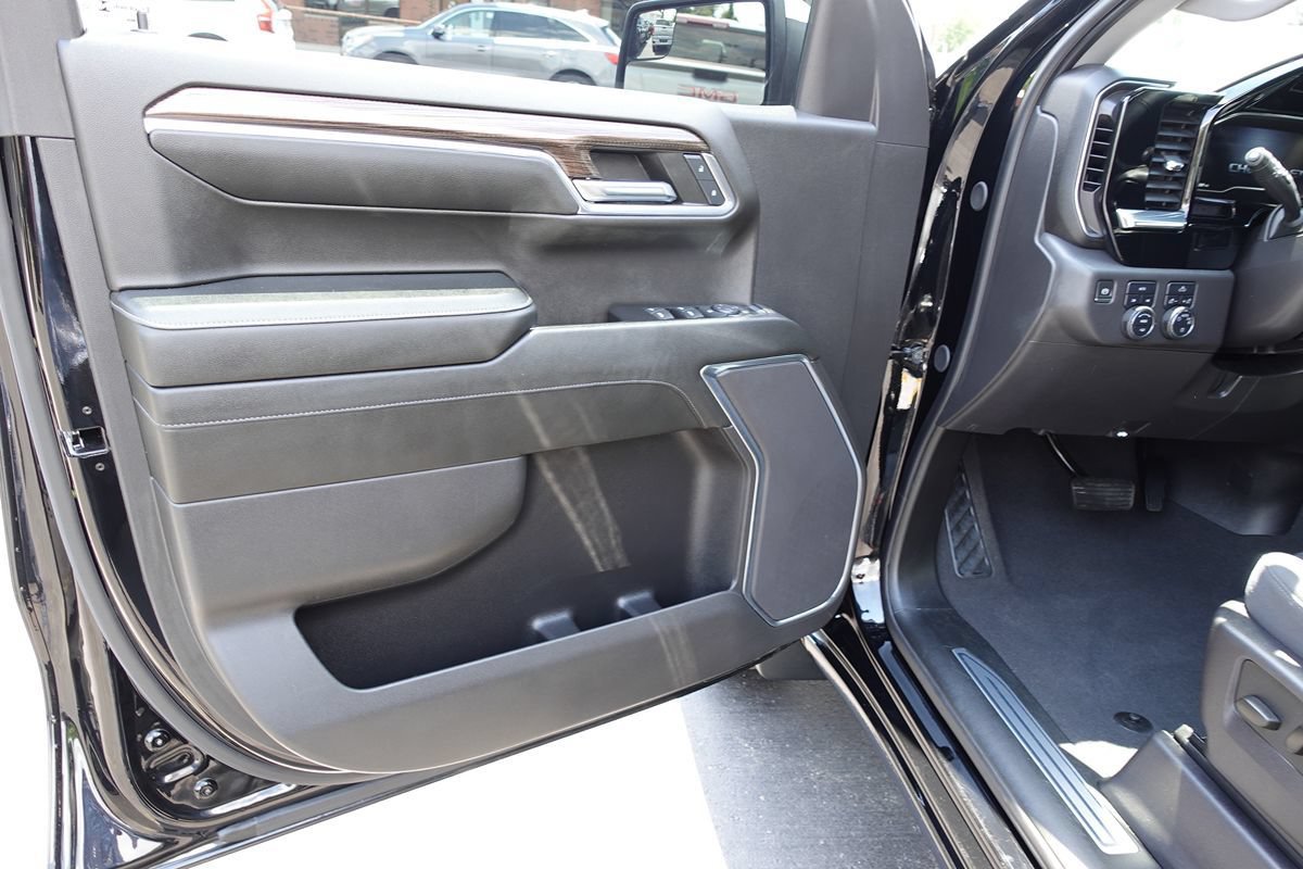 Used 2024 Chevrolet Silverado 1500 LT AWD/4WD image 17
