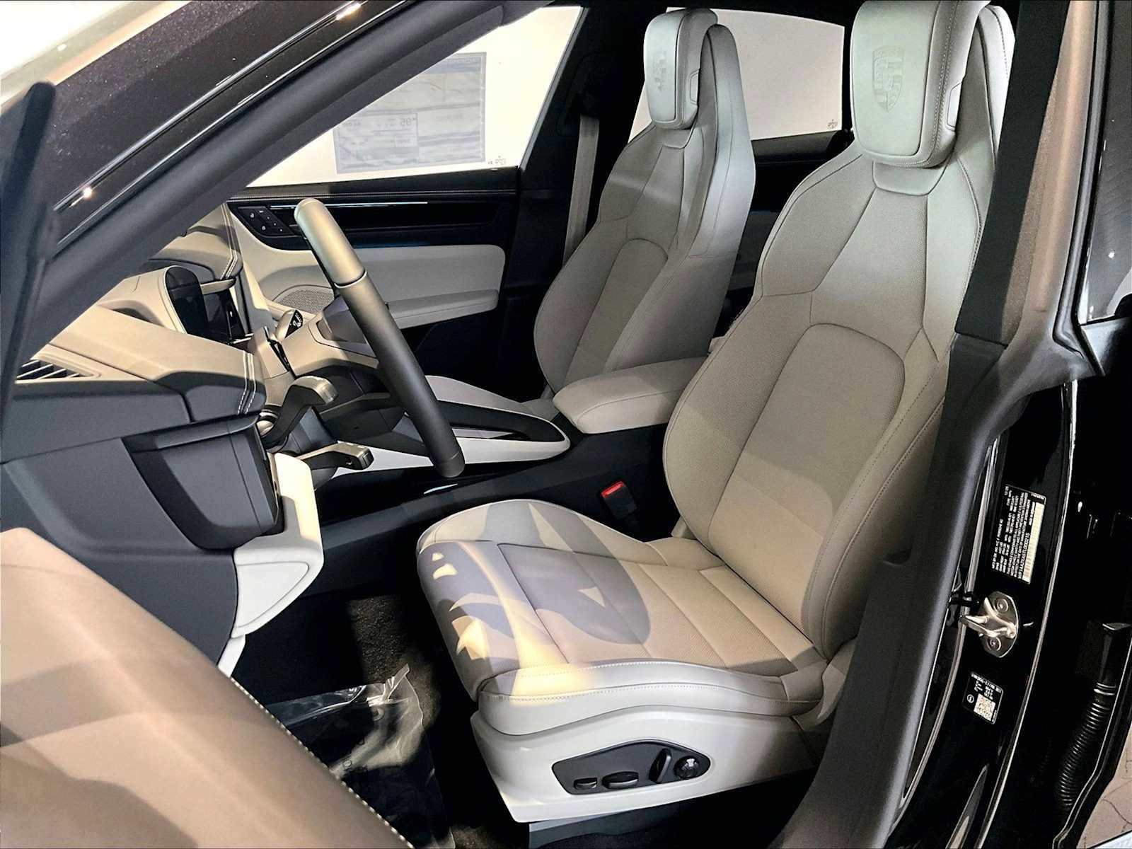 New 2026 Porsche Macan 4 Electric image 5