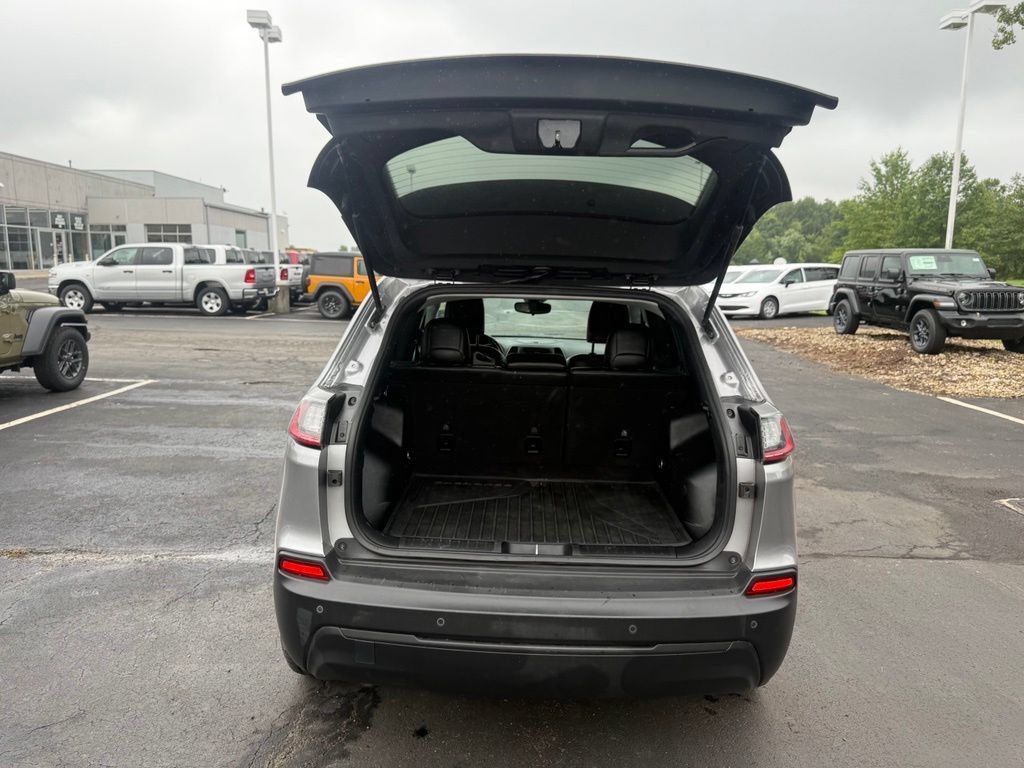 Used 2021 Jeep Cherokee Latitude Plus AWD/4WD image 37