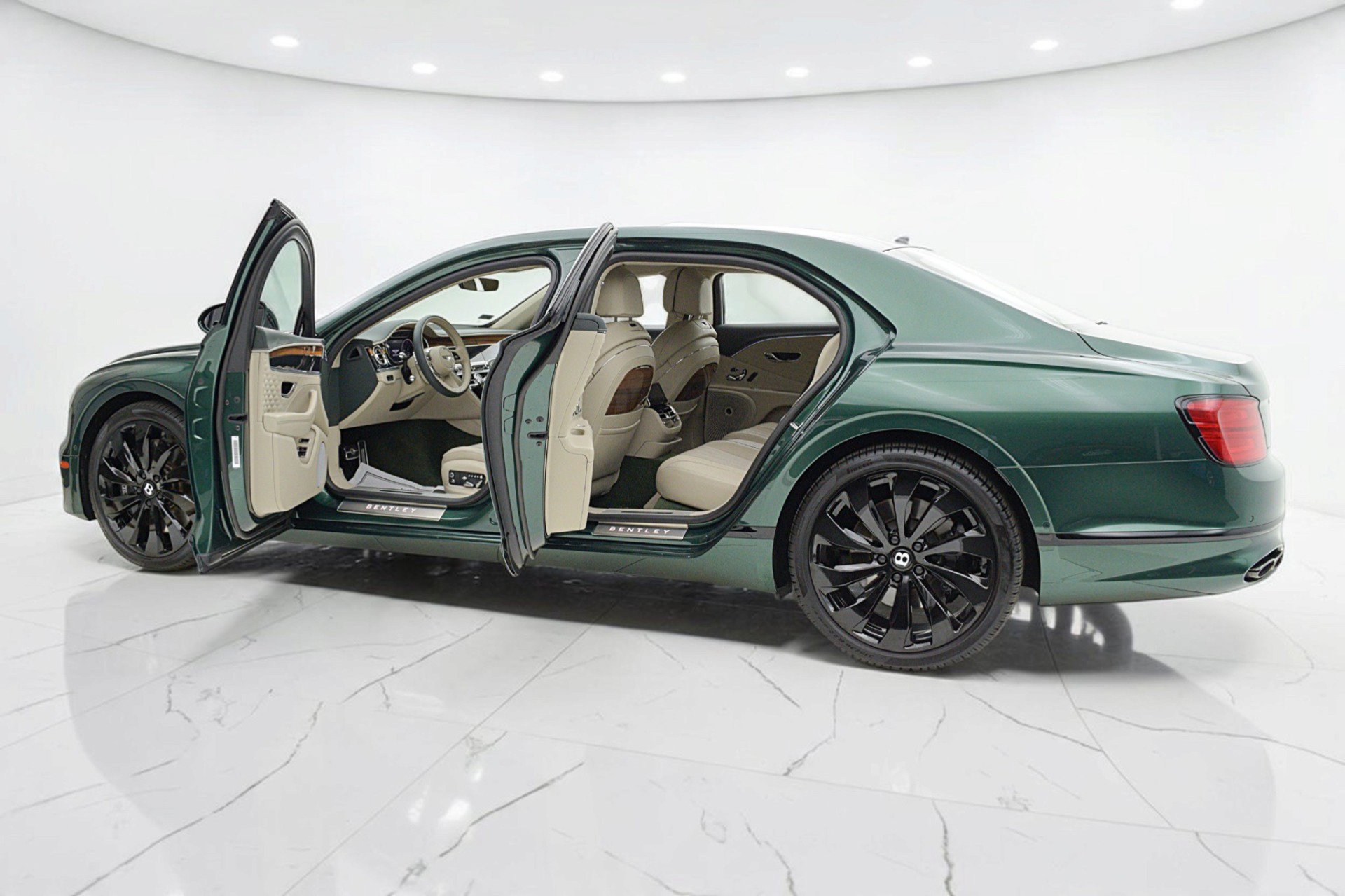 Certified 2022 Bentley Flying Spur V8 AWD/4WD image 6