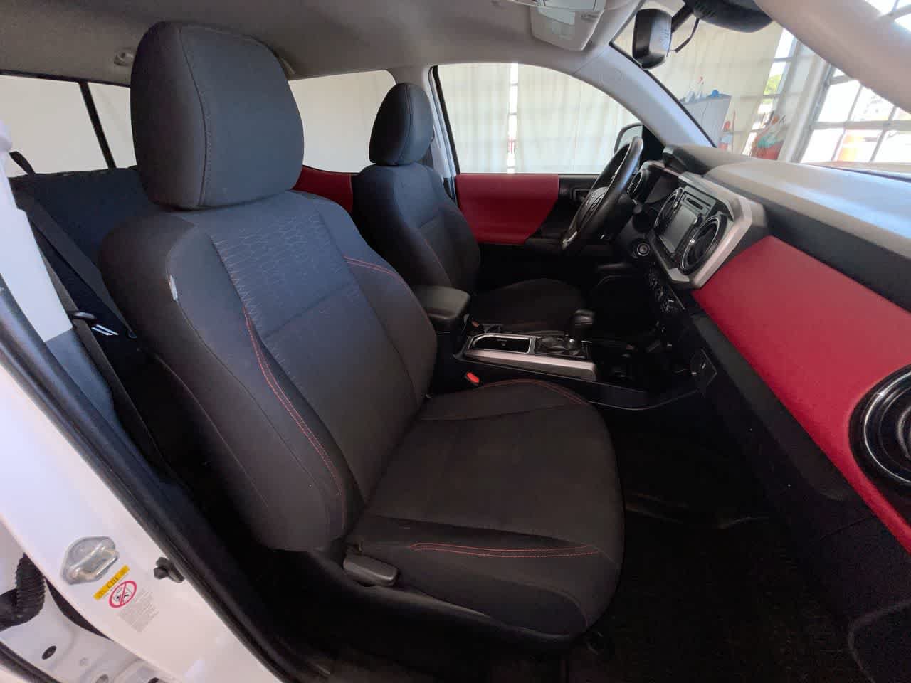 Used 2019 Toyota Tacoma SR5 AWD/4WD image 23