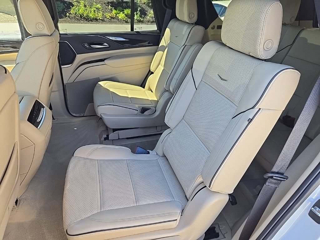 Used 2024 Cadillac Escalade Premium Luxury AWD/4WD image 50