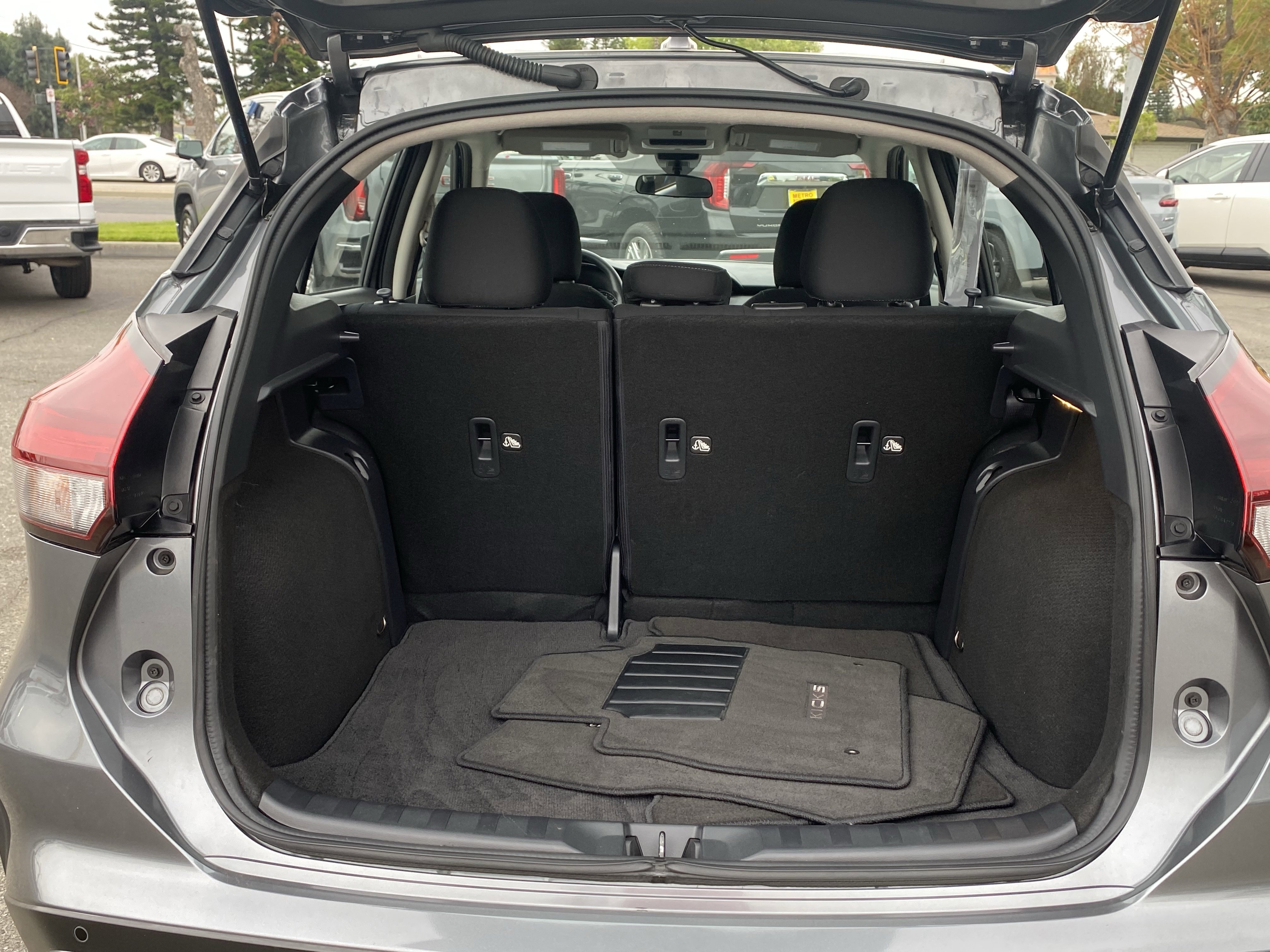 Certified 2024 Nissan Kicks SV FWD image 14