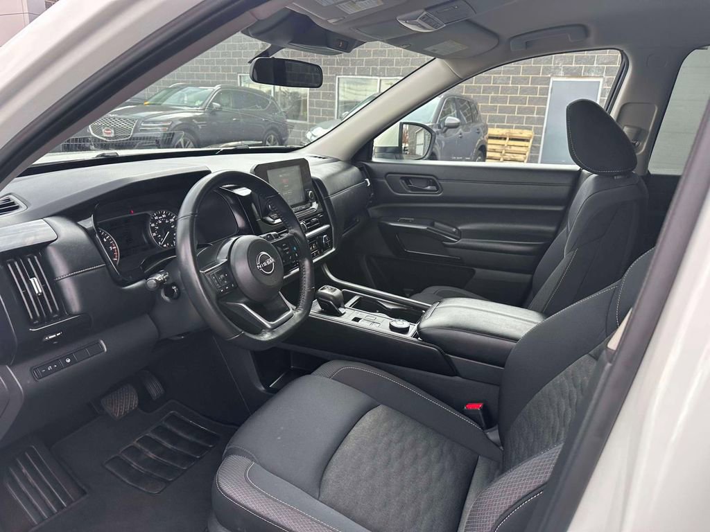 Used 2024 Nissan Pathfinder SV AWD/4WD image 14