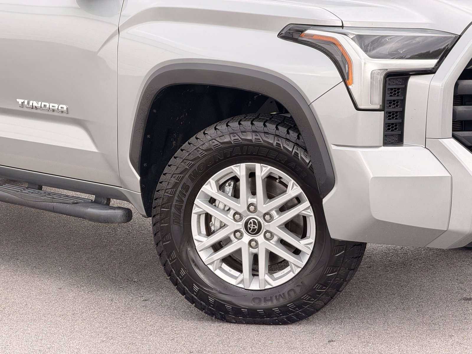 Used 2022 Toyota Tundra SR5 AWD/4WD image 3