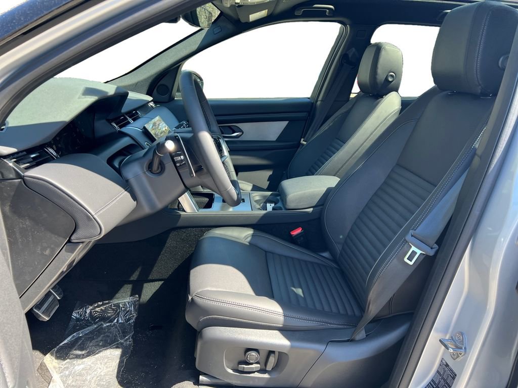 New 2025 Land Rover Discovery Sport Dynamic SE image 13