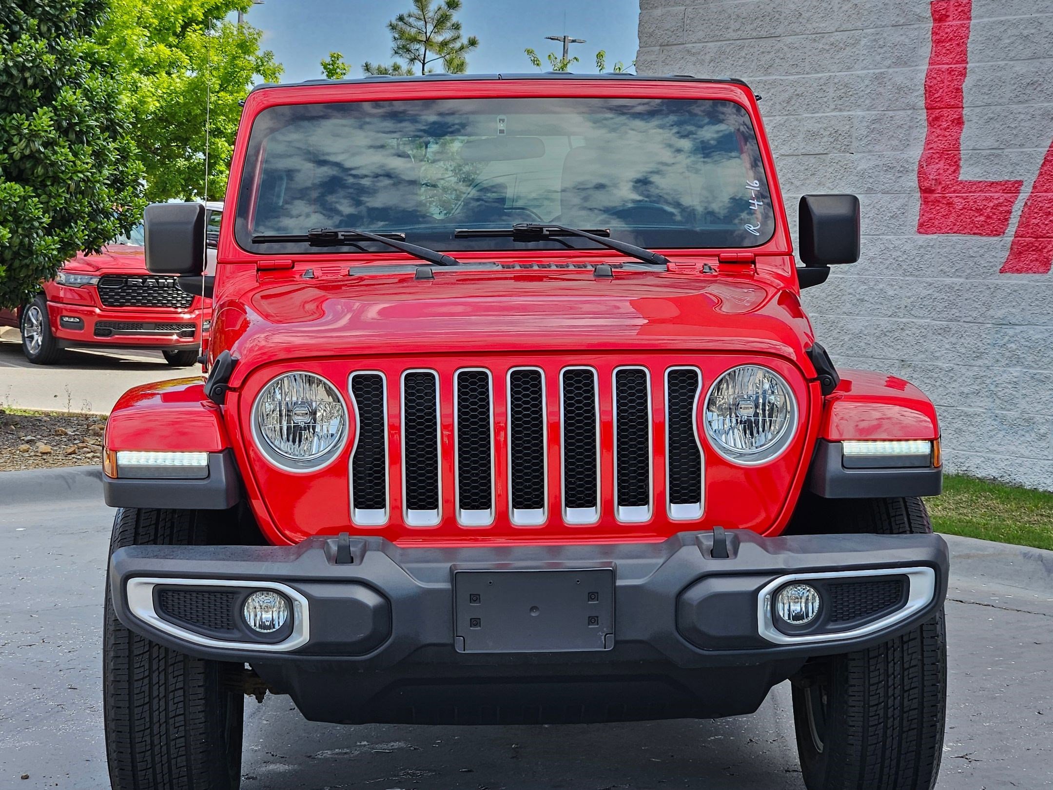 Used 2020 Jeep Wrangler Unlimited Sahara AWD/4WD image 2